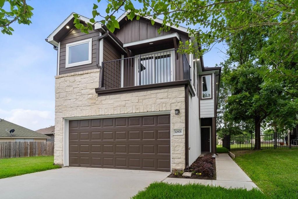 12975 Corona Ct, Willis, TX 77318