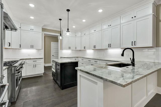 1685 Ridge View Dr, Dalton, GA 30720