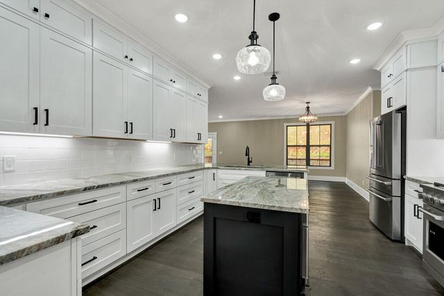 1685 Ridge View Dr, Dalton, GA 30720