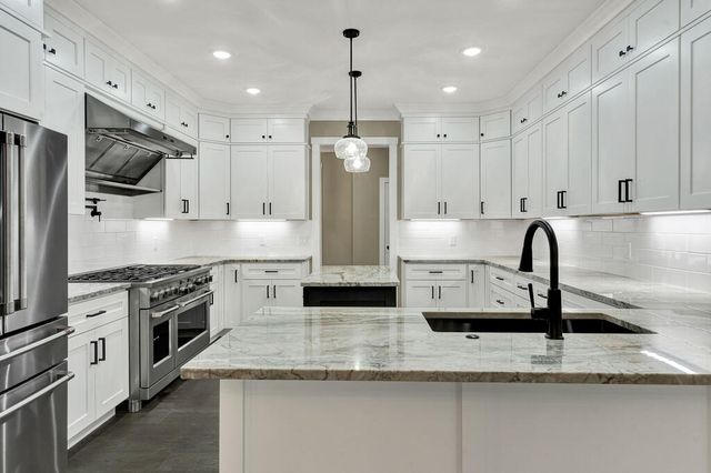 1685 Ridge View Dr, Dalton, GA 30720