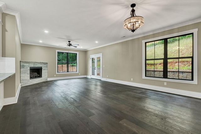 1685 Ridge View Dr, Dalton, GA 30720