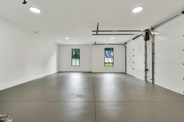 1685 Ridge View Dr, Dalton, GA 30720