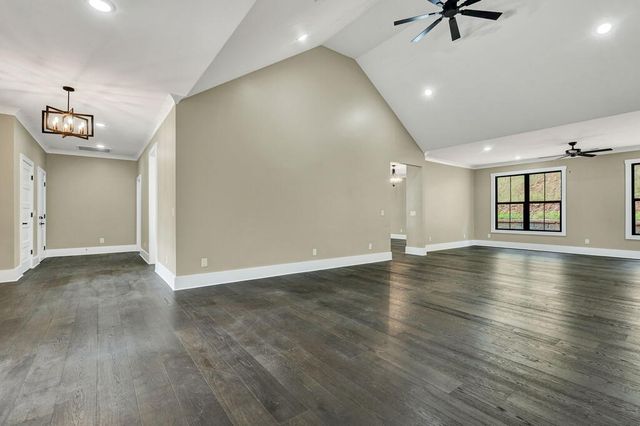 1685 Ridge View Dr, Dalton, GA 30720