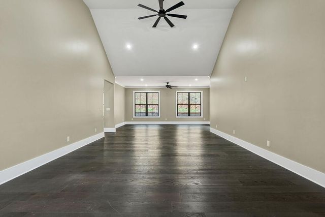 1685 Ridge View Dr, Dalton, GA 30720