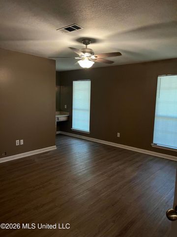 218 White Boulevard, Ocean Springs, MS 39564