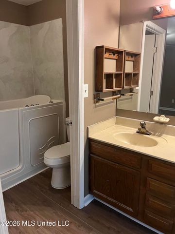 218 White Boulevard, Ocean Springs, MS 39564