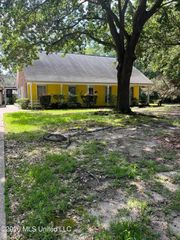 218 White Boulevard, Ocean Springs, MS 39564