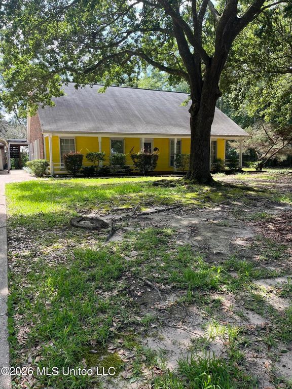 218 White Boulevard, Ocean Springs, MS 39564