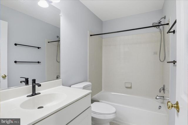 5307 GRANITE STEP TRL, Centreville, VA 20120