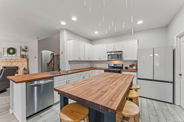 1450 Sparrow Song, San Antonio, TX 78260