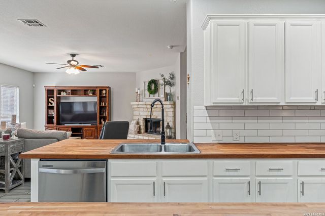 1450 Sparrow Song, San Antonio, TX 78260