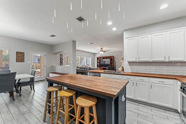 1450 Sparrow Song, San Antonio, TX 78260