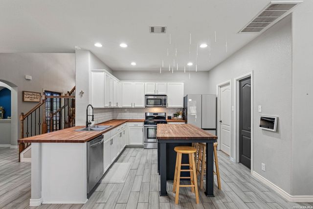 1450 Sparrow Song, San Antonio, TX 78260