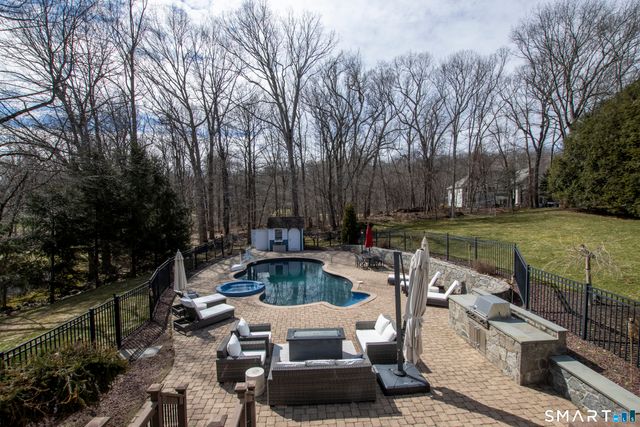 3 Crescent Lane, Trumbull, CT 06611