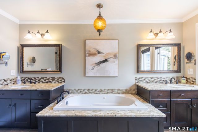 3 Crescent Lane, Trumbull, CT 06611