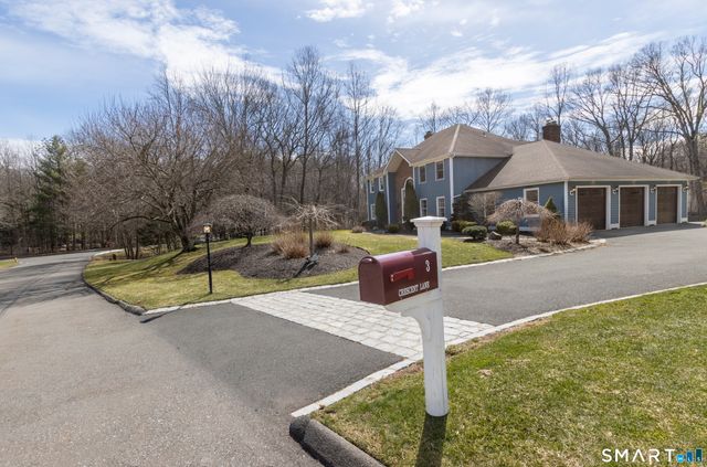 3 Crescent Lane, Trumbull, CT 06611