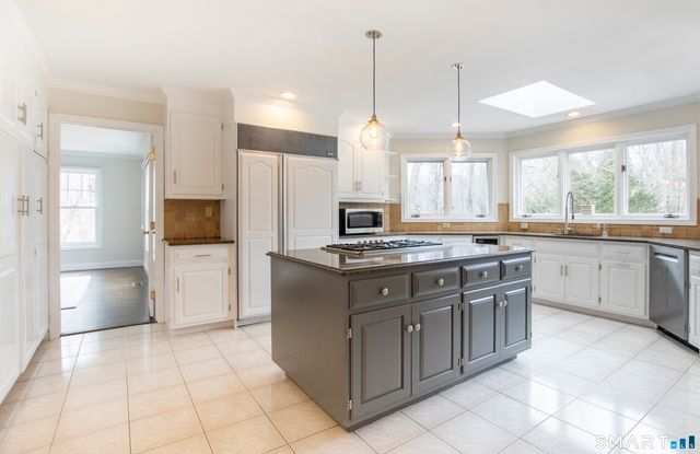 3 Crescent Lane, Trumbull, CT 06611