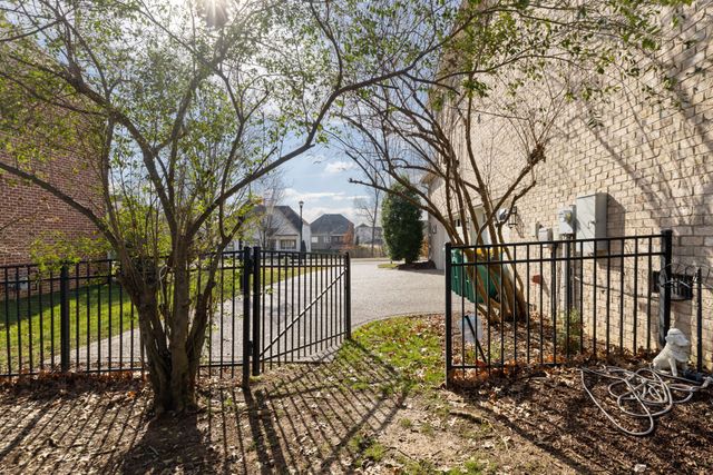 1220 White Rock Rd, Spring Hill, TN 37174