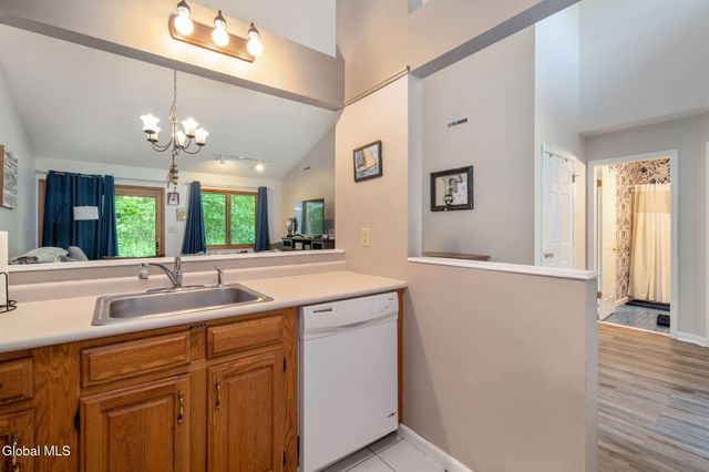 4034 Georgetown Square, Guilderland, NY 12303