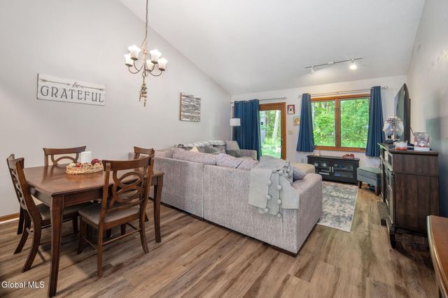 4034 Georgetown Square, Guilderland, NY 12303