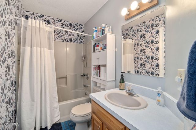 4034 Georgetown Square, Guilderland, NY 12303