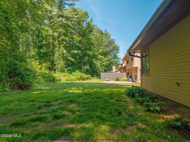 4034 Georgetown Square, Guilderland, NY 12303
