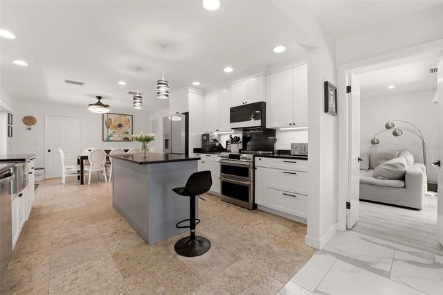 765 SIESTA KEY CIRCLE, Sarasota, FL 34242