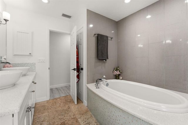 765 SIESTA KEY CIRCLE, Sarasota, FL 34242