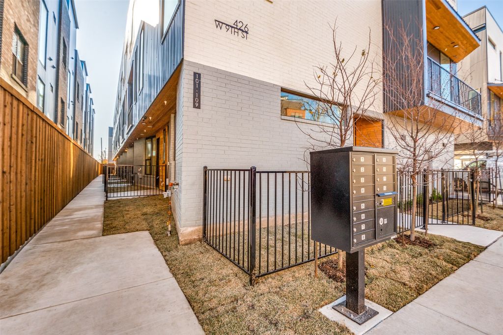 426 W 9th Street 104, Dallas, TX 75208
