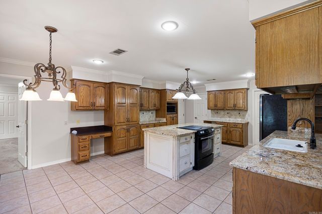 2916 Highland Dr, Russellville, AR 72802