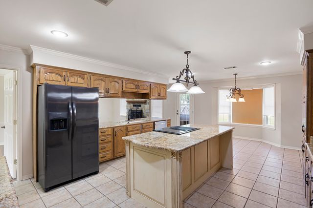 2916 Highland Dr, Russellville, AR 72802