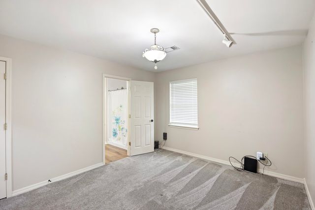 2916 Highland Dr, Russellville, AR 72802