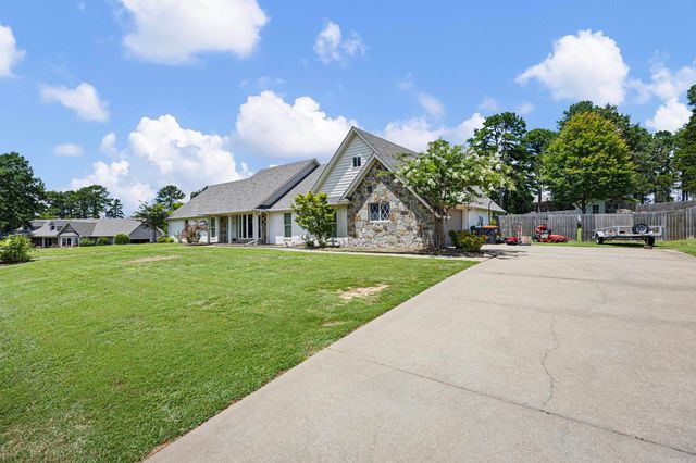 2916 Highland Dr, Russellville, AR 72802
