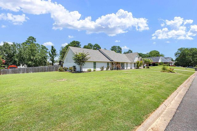 2916 Highland Dr, Russellville, AR 72802