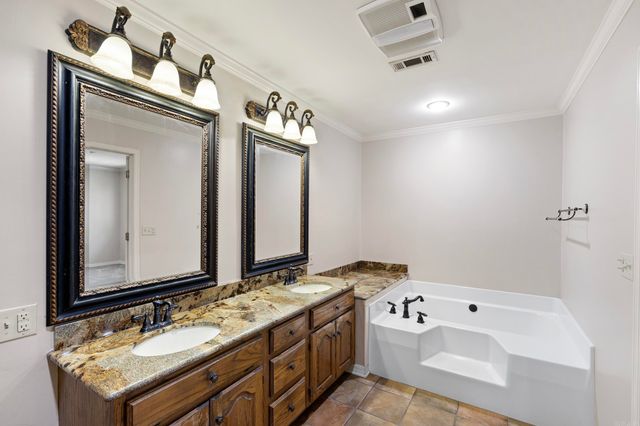 2916 Highland Dr, Russellville, AR 72802