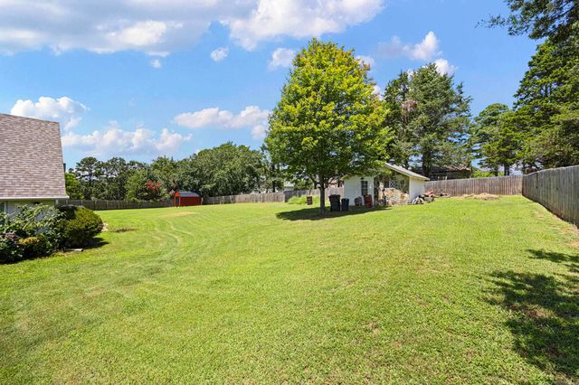 2916 Highland Dr, Russellville, AR 72802