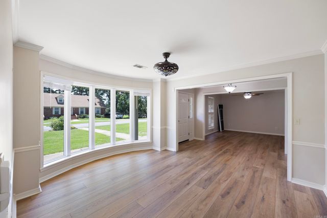 2916 Highland Dr, Russellville, AR 72802