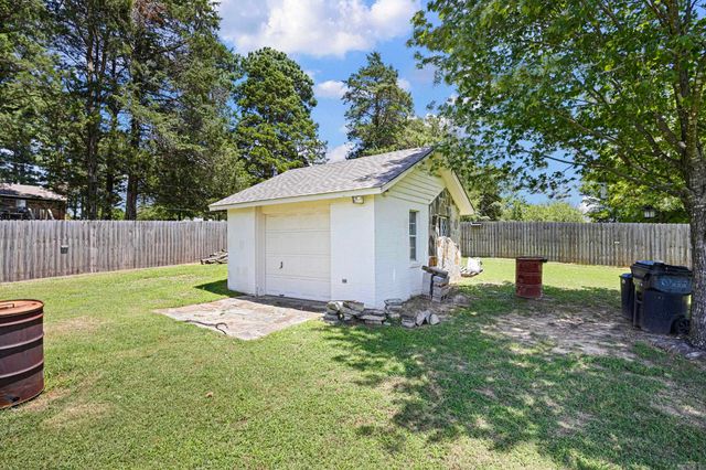 2916 Highland Dr, Russellville, AR 72802