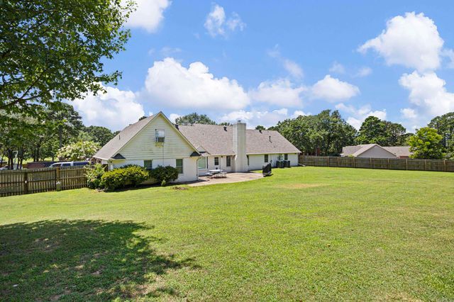 2916 Highland Dr, Russellville, AR 72802