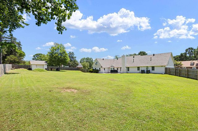 2916 Highland Dr, Russellville, AR 72802