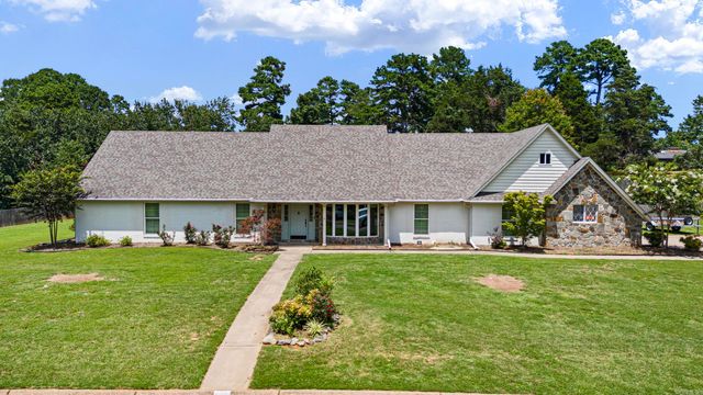 2916 Highland Dr, Russellville, AR 72802