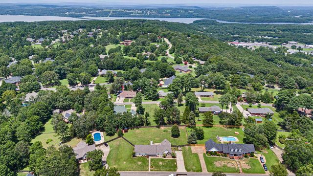 2916 Highland Dr, Russellville, AR 72802