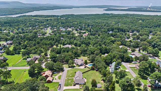 2916 Highland Dr, Russellville, AR 72802