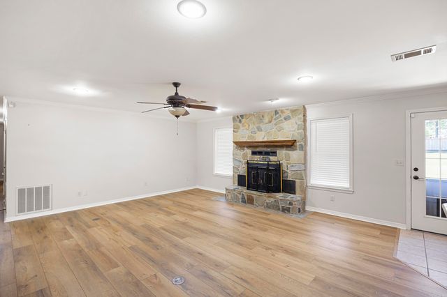 2916 Highland Dr, Russellville, AR 72802