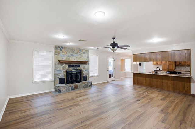 2916 Highland Dr, Russellville, AR 72802