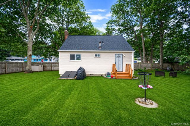 119 Parkwood Drive, Shirley, NY 11967