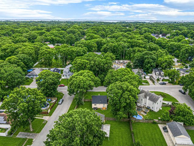 119 Parkwood Drive, Shirley, NY 11967