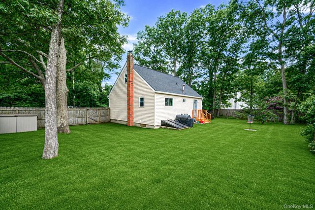 119 Parkwood Drive, Shirley, NY 11967