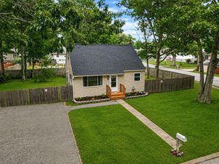 119 Parkwood Drive, Shirley, NY 11967