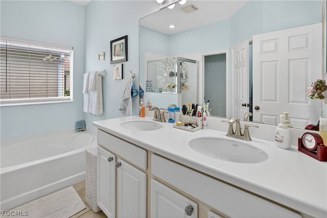 9689 Pineapple Preserve CT, Fort Myers, FL 33908